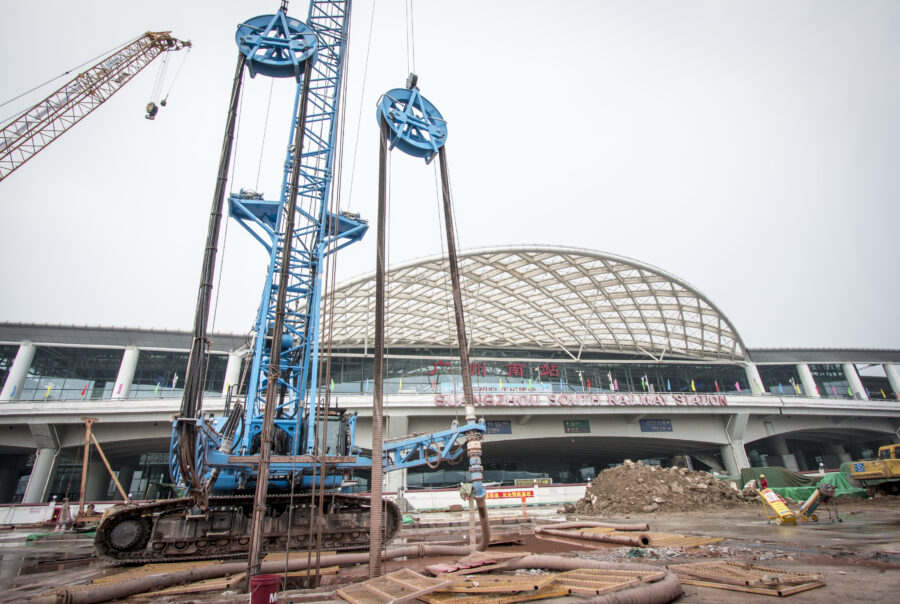 Diaphragm wall cranes