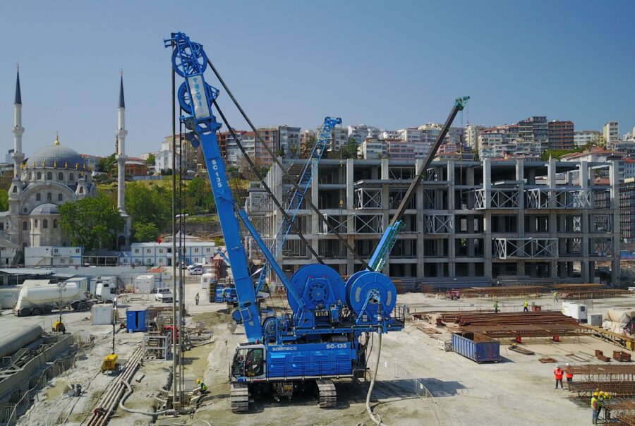 Diaphragm wall crane