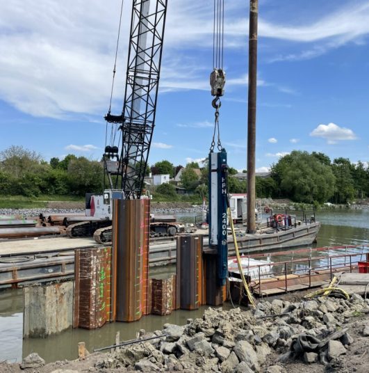 pile driving rigs and hammers